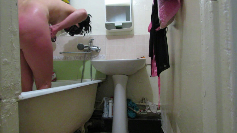 SexyAnka: Schöne Dame im Badezimmer. mit Gesprächen in russisch