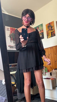 Sexy procházka před zrcadlem 01