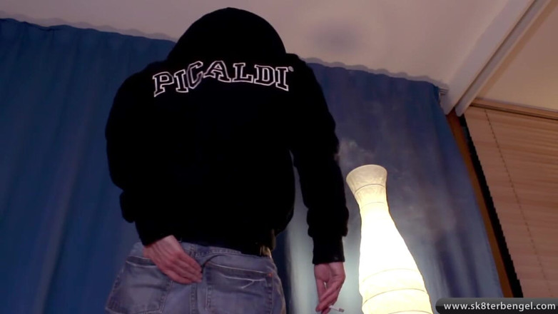 Sk8terBengel: Chav fumando e cavalgando um grande consolo - Picaldi, Shox