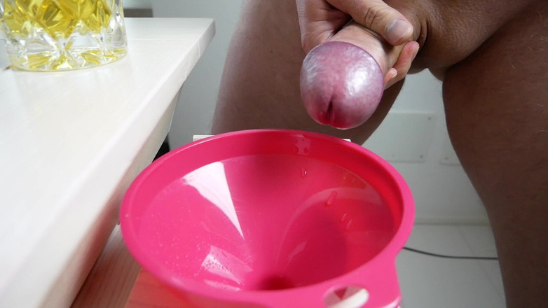 PeopleNeedCum: Eu și pâlnia mea!