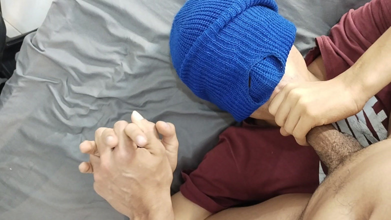 Thiago Florez: Latin Twink Diz Çöker ve Kaslı Spor Salonu Erkeğinden Her Şeyi Yutuyor