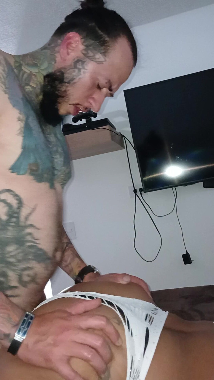 Vikingoazul: Culo femboy in lingerie bianca scopato finché non vengo