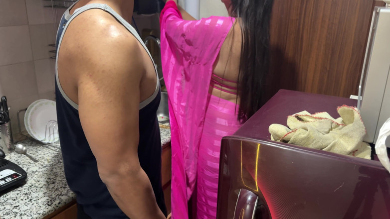 Hornycouple149: Üvey anne masaj kelimesini seks kelimesiyle karıştırdı. Üvey oğul hoş bir şekilde şaşırdı (Hintçe...