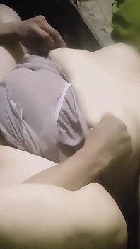 La moglie cattiva dà il suo corpo a un altro uomo
