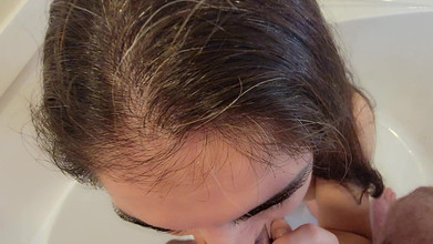 Annalee Blue: Tetas grandes milf mamada mear bebiendo semen