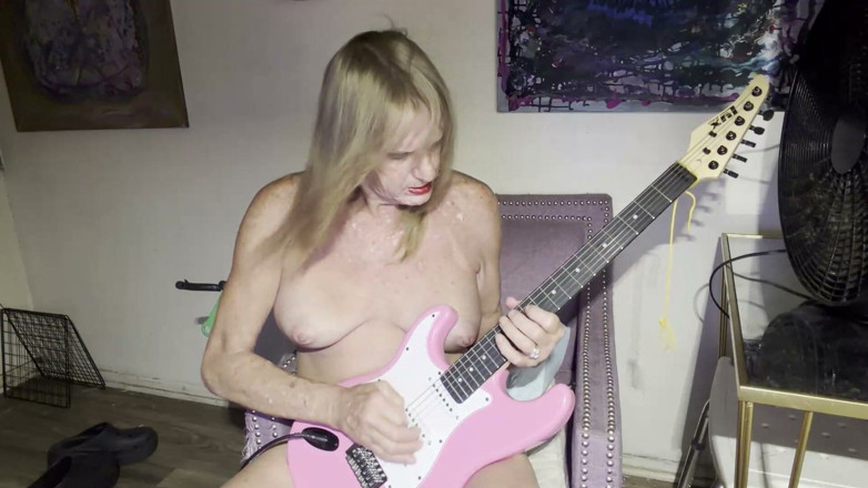 Lizzy Yum vintage and behind the scenes interviews: Lizzy Yum Sd October 2026 Bathing Masturbation Dilating Behind Scenes Guitar