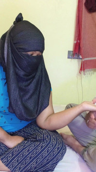 Gadis muslim seksi ngentot habis-habisan sama abang tirinya sendirian di kamar