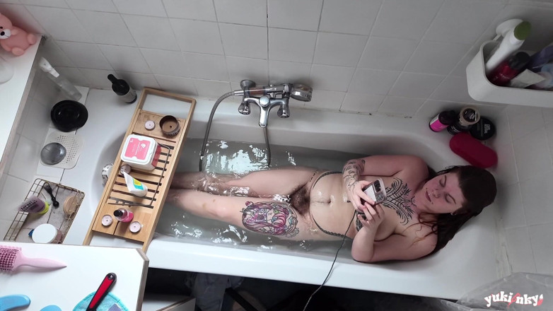yukinky: Yukinky ignorerar dig medan hon onanerar - Bath, rödhårig, fransk