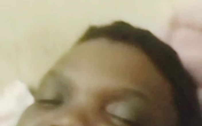 Me and my new slut: Ả điếm già da đen thích thủ dâm lẫn nhau khi gọi,