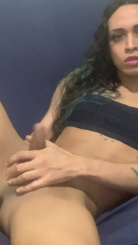 Trans Masturbates and Shows Her Ass