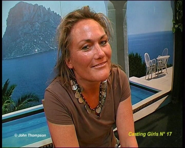 GGG John Thompson Classic Retro: Heta tjejer blir nakna och går för en sexig casting...