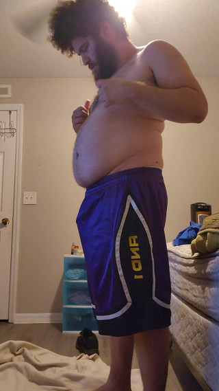 Beige Bear: Медвежонок использует игрушку