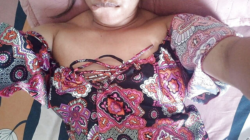 She Stays at Home to Wait for Her Stepfather, However, She Feels Like Fucking and Ends up Avoiding Herself. (Young College girl)