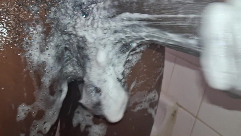 Chocolate Meat Stick: Cms limpiando su gran polla negra sin cortar