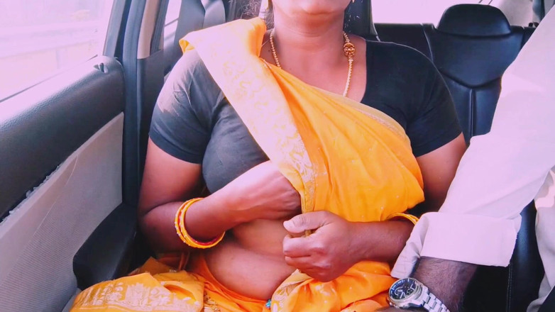 Telugu honey lips: Desi Sari Pokojówka samochód seks telugu brudne rozmowy.