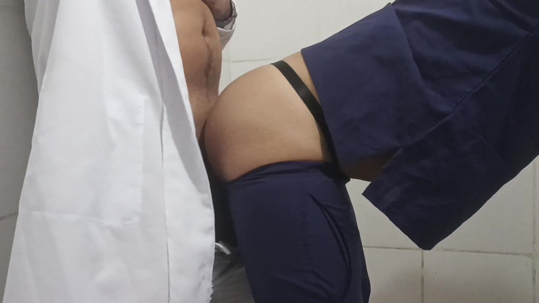 MiguellTrajano: 医生和护士在医院浴室做爱