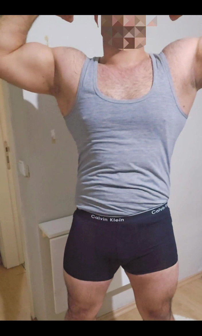 machinegunn0: Für Diejenigen, Die Gerne Ihre Armmuskeln Und Achselhöhlen Zeigen.