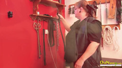 Old Nanny: BDSM-session mit Sofia