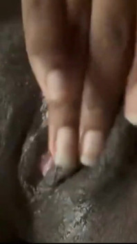Masturbándome el coño mojado, parte 5