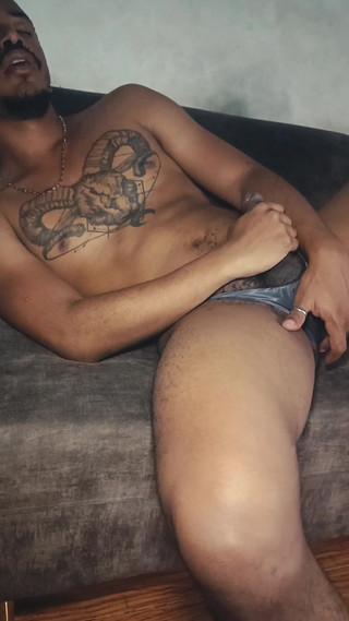 Foxxx_paulo: 젊은 남자가 파트너가 오기 전에 자위하고 손가락을 만지기 위해 집에 도착한다