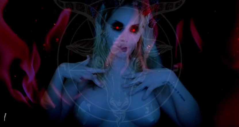 Goddess Misha Goldy: Rasakan kebahiaan yang kuberikan padamu dan menyerah pada mantra cinta...