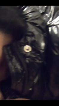 Milfycalla Prietenul meu ejaculează de 3 ori pe Noul Meu Negru Shiny Puffy Downjacket