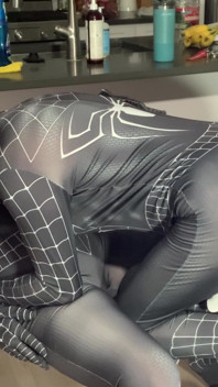 Büyük yarak birden fazla anal ve amcık üçlü grup seks yapıyor ve hentai tarzı 2 örümcek kızla sikişiyor