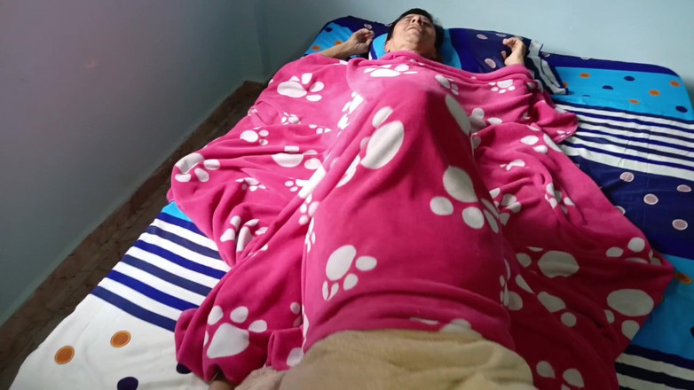 Lady: Chúc mừng sinh nhật mẹ kế, tôi là món quà...