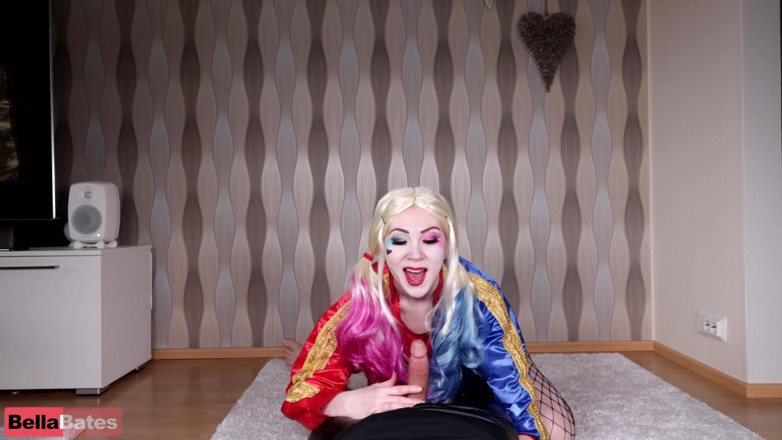BellaBates: Harley Quinn抓住蝙蝠侠