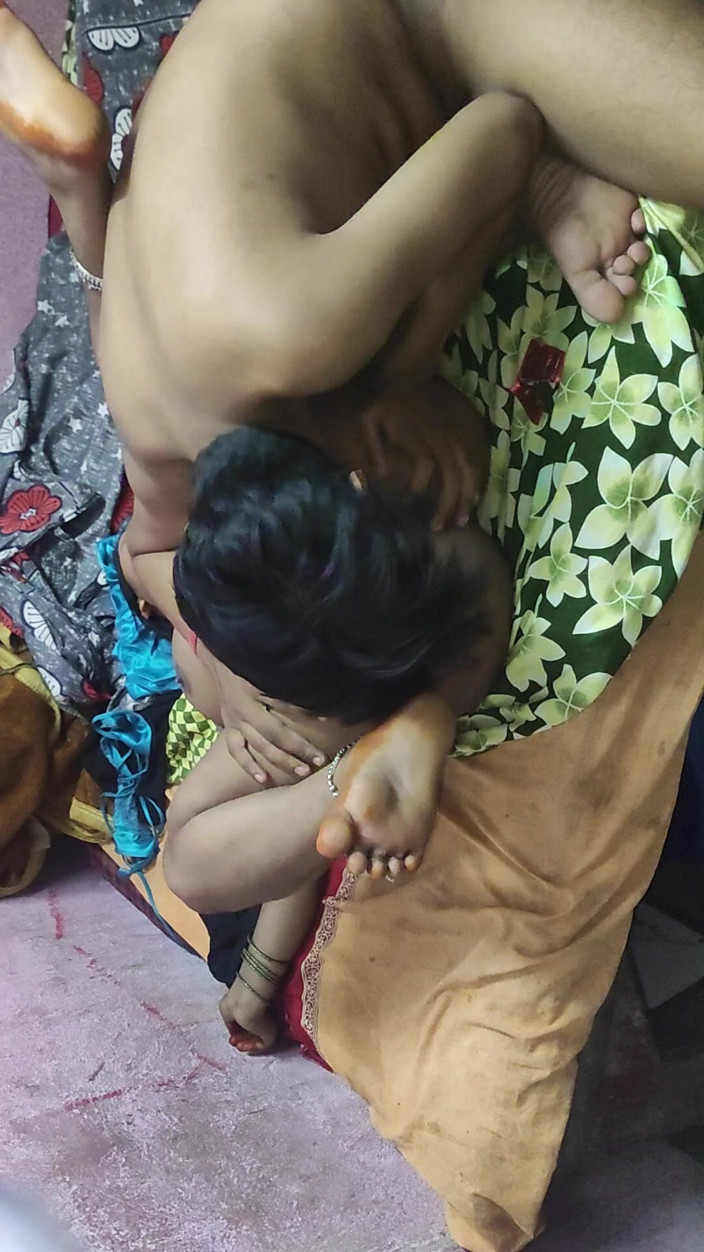 Pyaasibhabhi1: दोस्त ने सौतेली बहन की चुदाई की