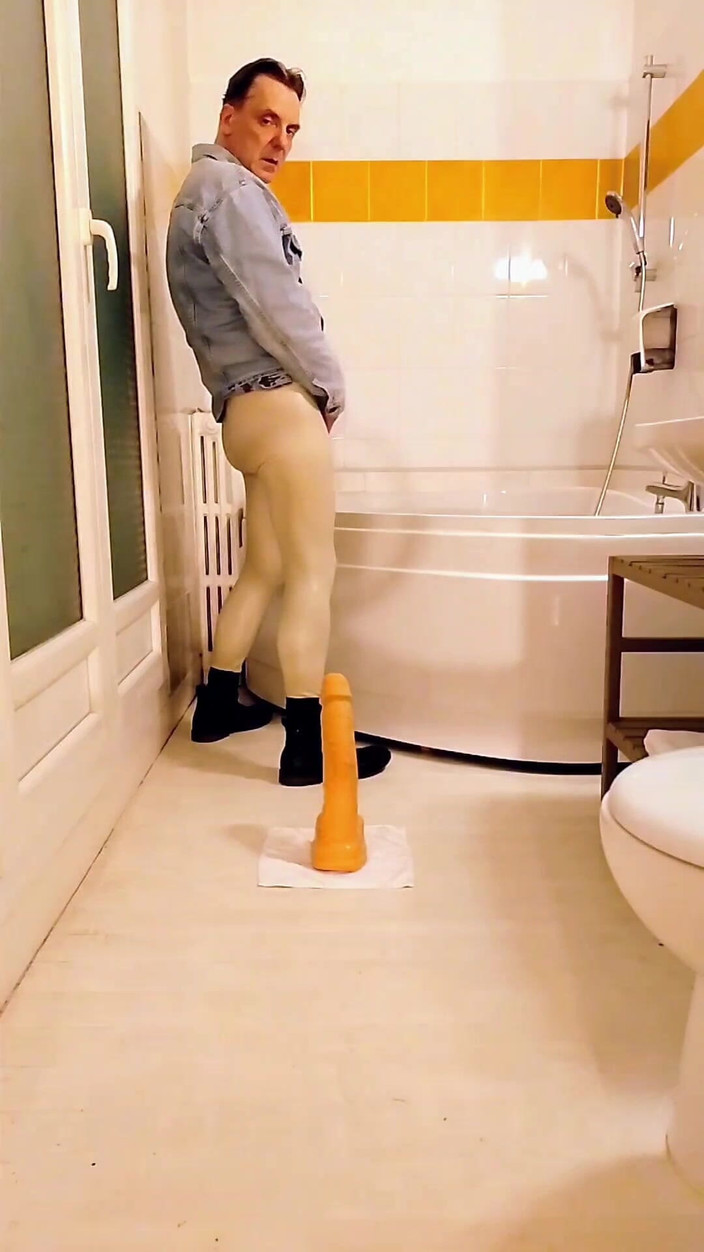 Joy Stardust: Fetiš masturbace a šukání robertkem v koupelně