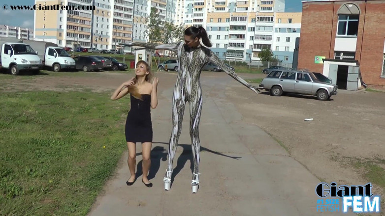 Giant Fem: Big and Small in Public