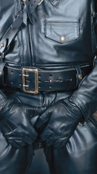 Gros plan uniforme en cuir [prise alternative]