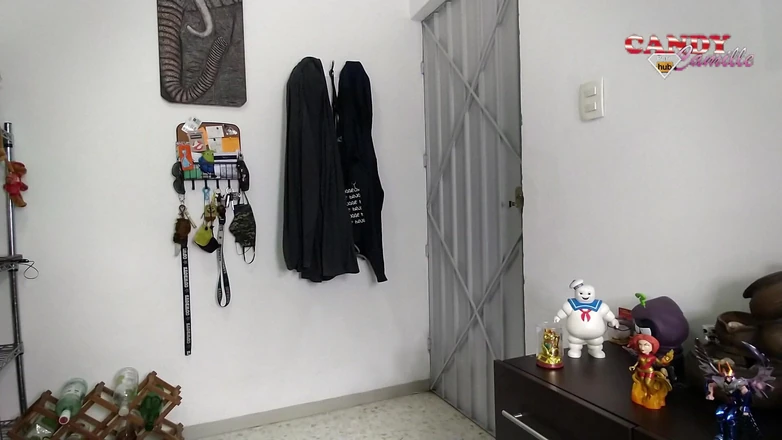 Kndy Kmille: I Surprised the Delivery Guy with a Sexy Tip