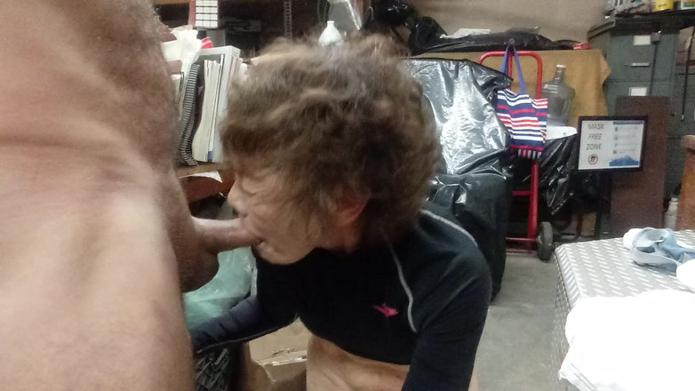Cock Sucking Granny: Бабуся любить смоктати член щодня