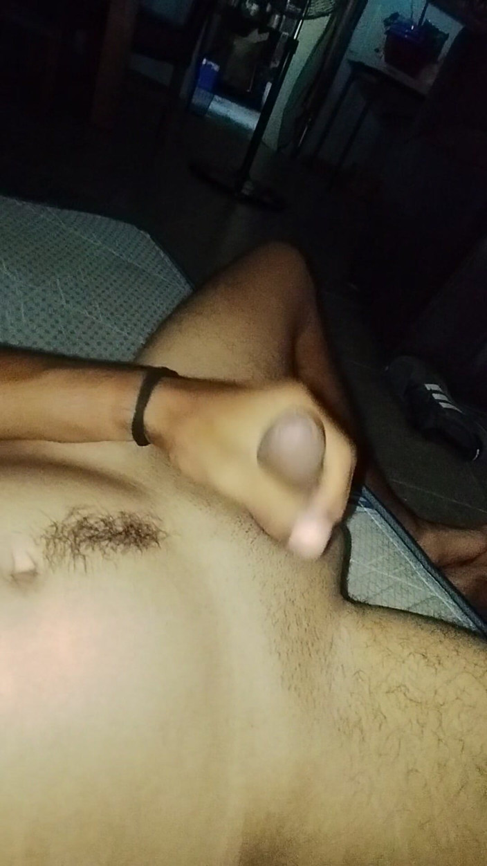AlexAlejandro13: Saya pergi telanjang ke ruang tamu rumah saya