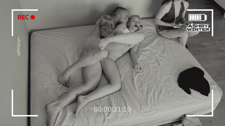 Ashby Winter: In der Werbung, peinlicher Sex mit dem Admin, der unseren...