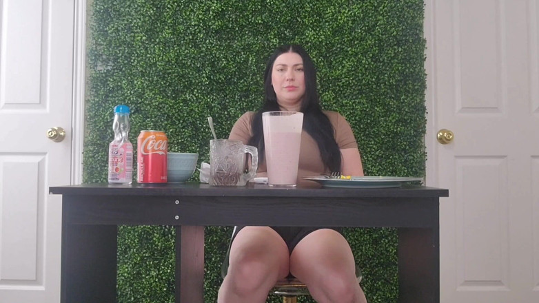 Julia Ryan: Gfe mukbang osuruyor ve geğiriyor