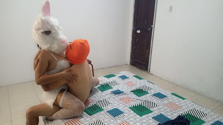 Martin13: La festa in costume sporca termina con il sesso tra...