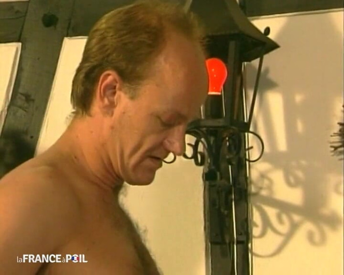 French BDSM: En gudinna slyna erbjuder oss hennes fitta till saker!