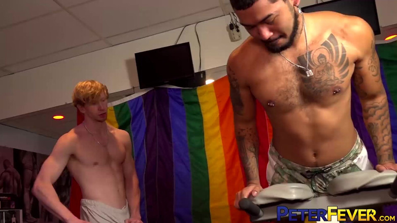 Peter Fever: Peterfever Vlak tvrdě 5 pumpuje ty gluty