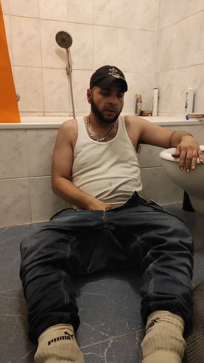 SmokedAlloy2: 上面有脏猪锤，撒尿和袜子厕所