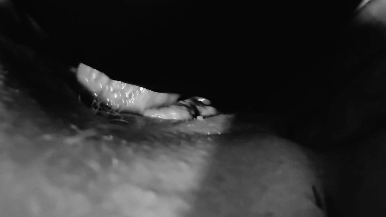 Misses Dickinson and Roughael: Makan pepek, menjolok dan menampar