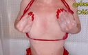 Anna Mole: 美丽的乳房，我用泡沫抹了我的乳房，并玩弄我的乳头