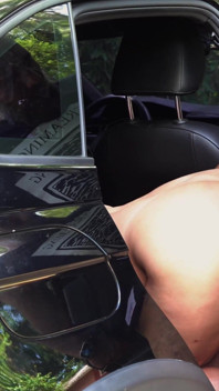 Wanita dewasa diajak seks anal di tempat umum