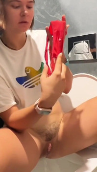 Riskantes Öffentliches Fitnessstudio-badezimmer - Gelbe Pisse &intensiver Orgasmus