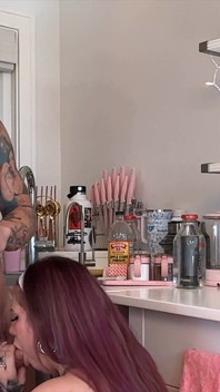 Sextape - cuisine de colocataires « creampie ma chatte étroite »