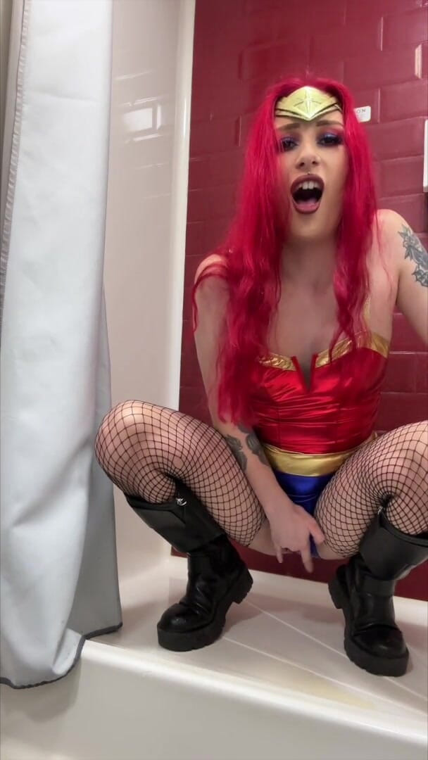 Gigi Rouge: Zázračná žena čůrá a orgasmy