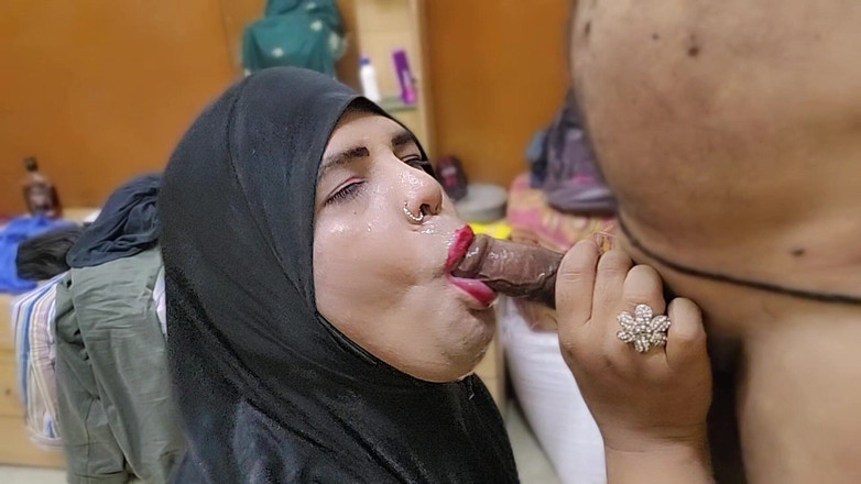 Indiansissychubby: 开斋日上的双重麻烦，他背靠背地射在我的头巾上 2 次