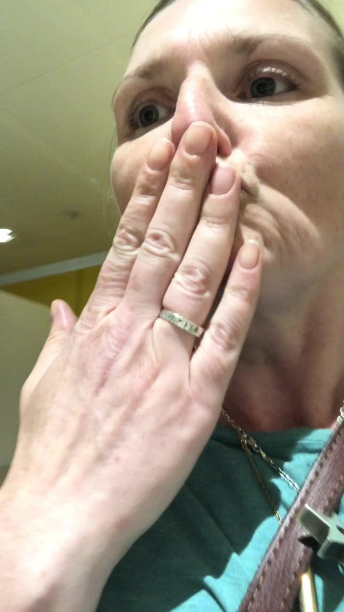 Pissing Paradise: Mijo muito rápido no meu caminho para casa do aeroporto...